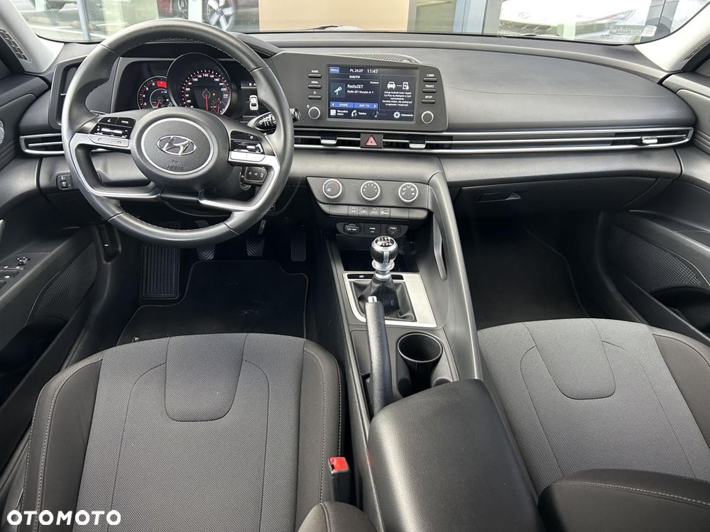 Hyundai Elantra - 15