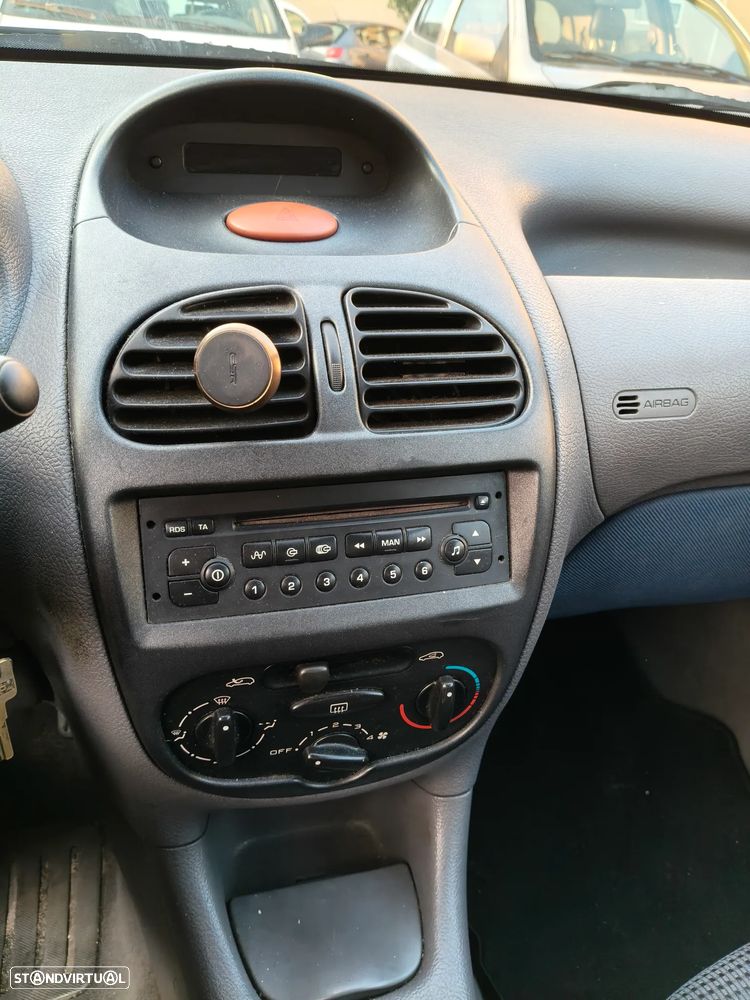 Peugeot 206 1.1 Color Line - 9