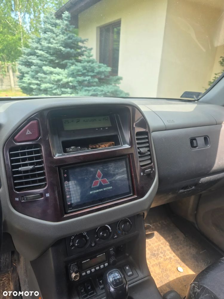 Mitsubishi Pajero - 8