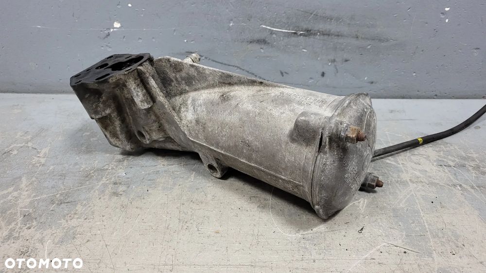 Obudowa Podstawa Filtra Oleju Mercedes W123 2.0D 6151840102 - 5