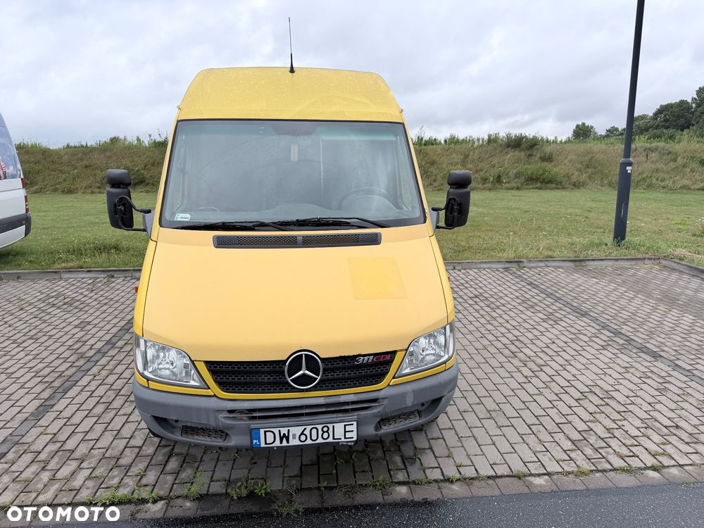 Mercedes-Benz Sprinter - 2