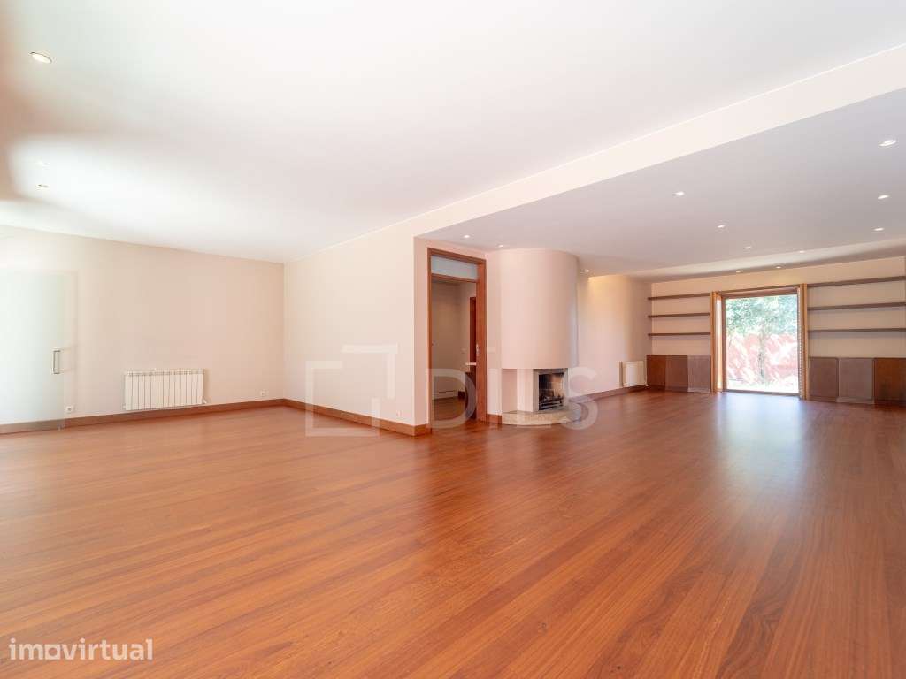 Moradia T4 em Miramar, a 200 metros da Praia - Grande imagem: 2/59