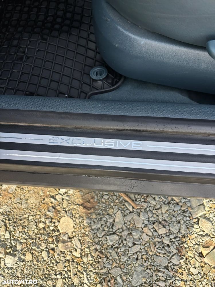 Volkswagen Passat 2.0 TDI DPF Exclusive - 13