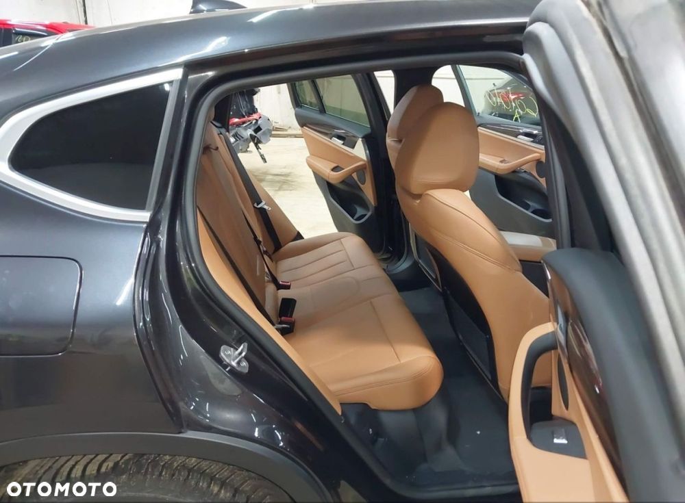 BMW X4 - 11