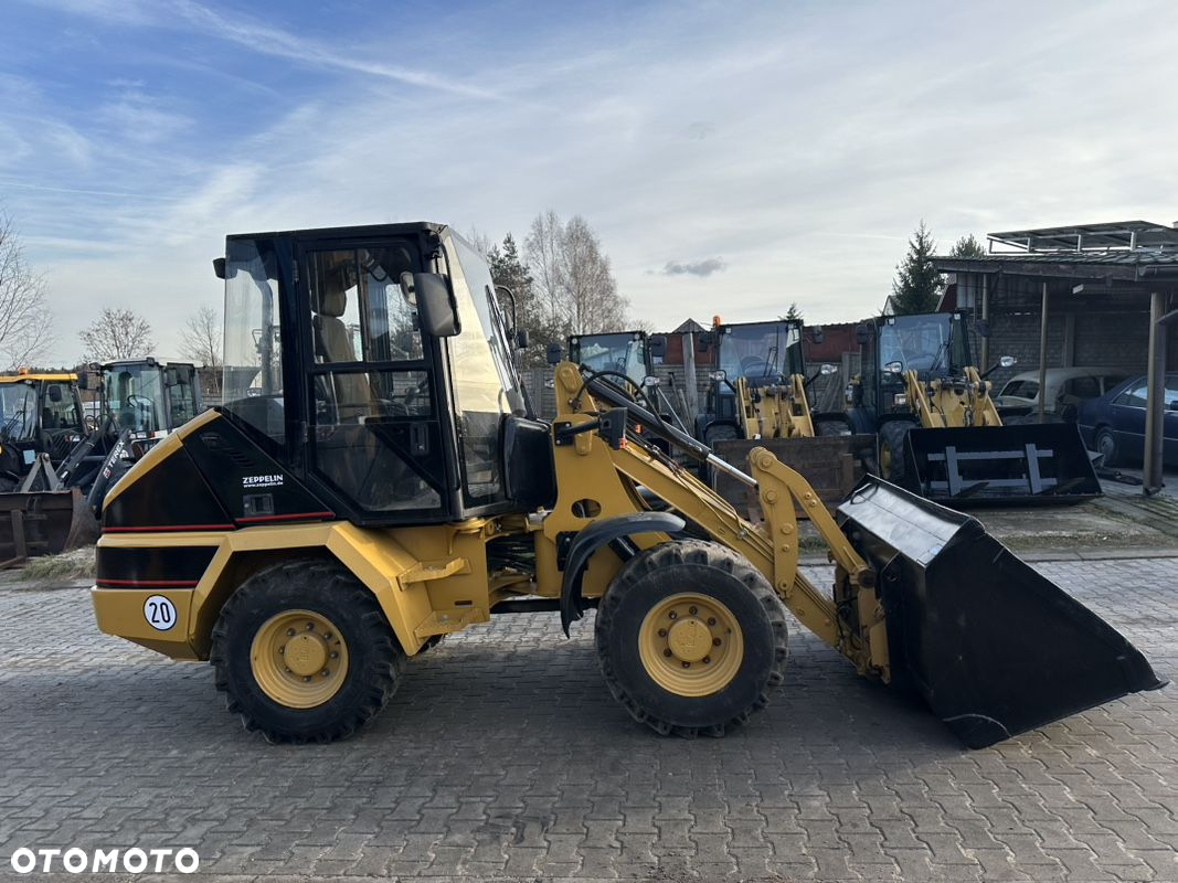 Caterpillar CAT 902 - 6