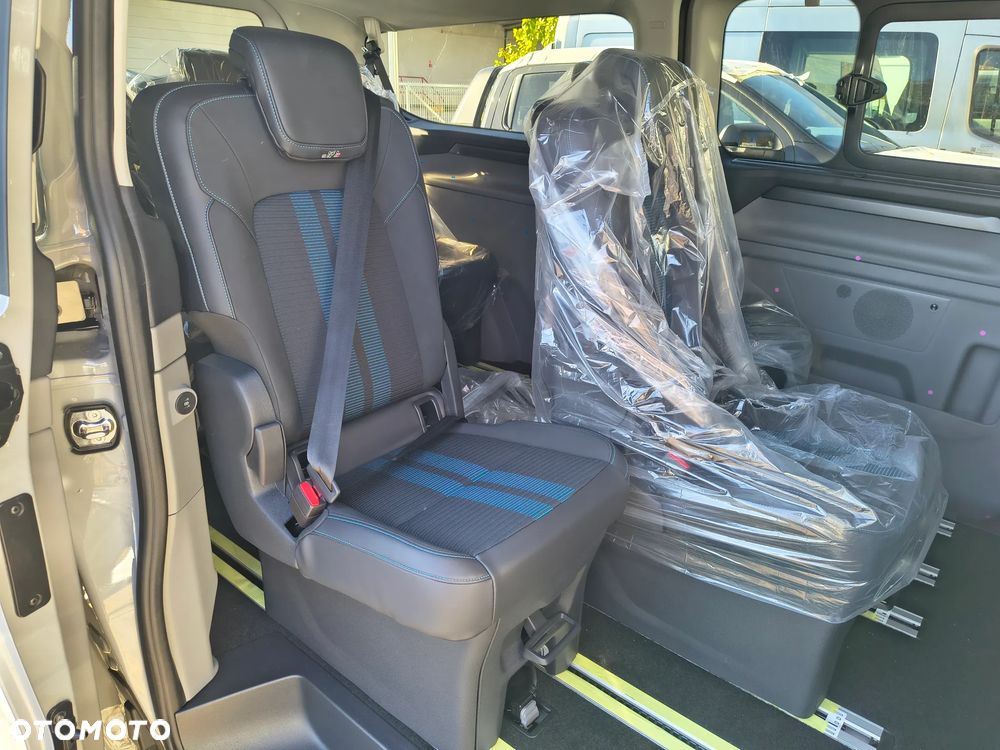 Ford Tourneo Custom - 14