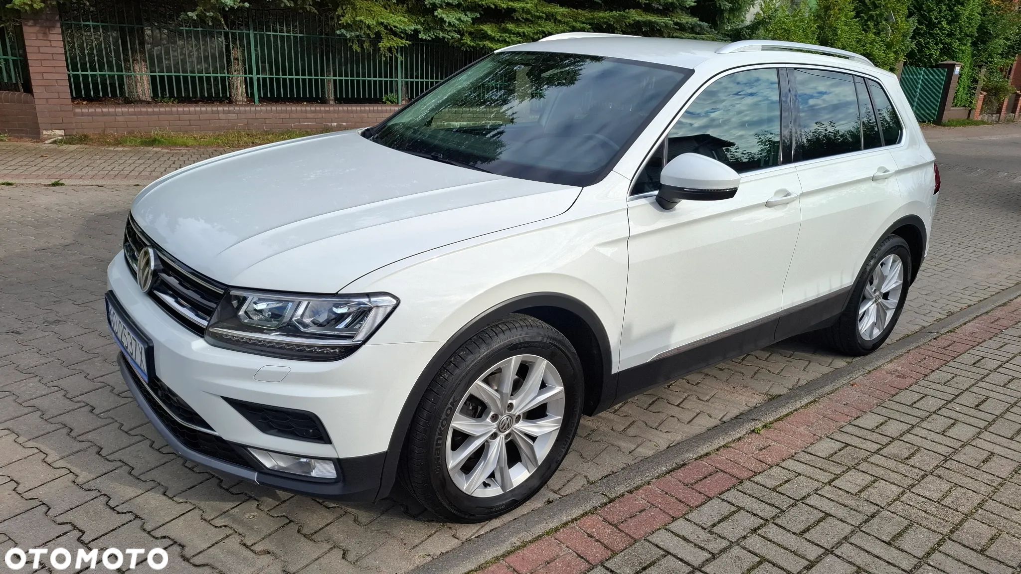 Volkswagen Tiguan - 1