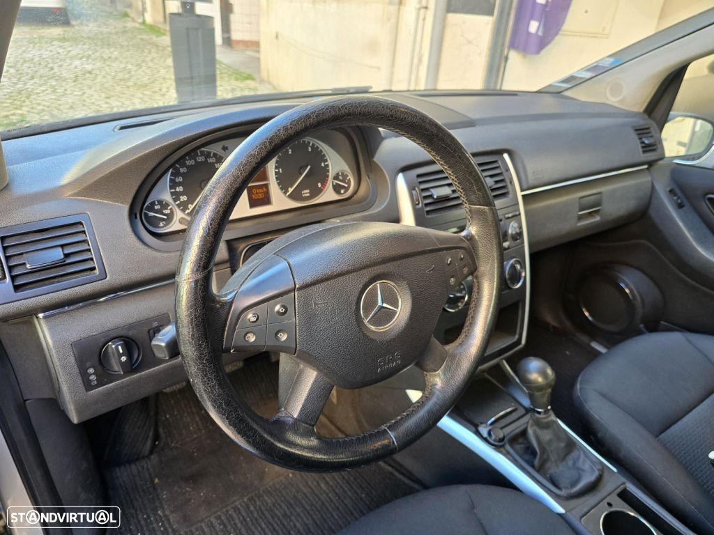 Mercedes-Benz B 200 CDi - 12
