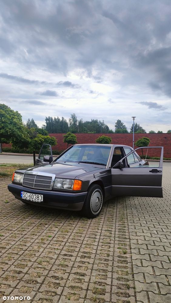 Mercedes-Benz W201 (190) - 11