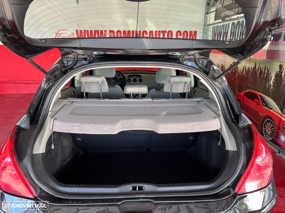 Peugeot 308 1.6 HDi Executive - 23