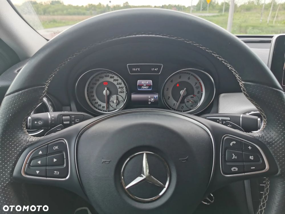 Mercedes-Benz GLA - 9