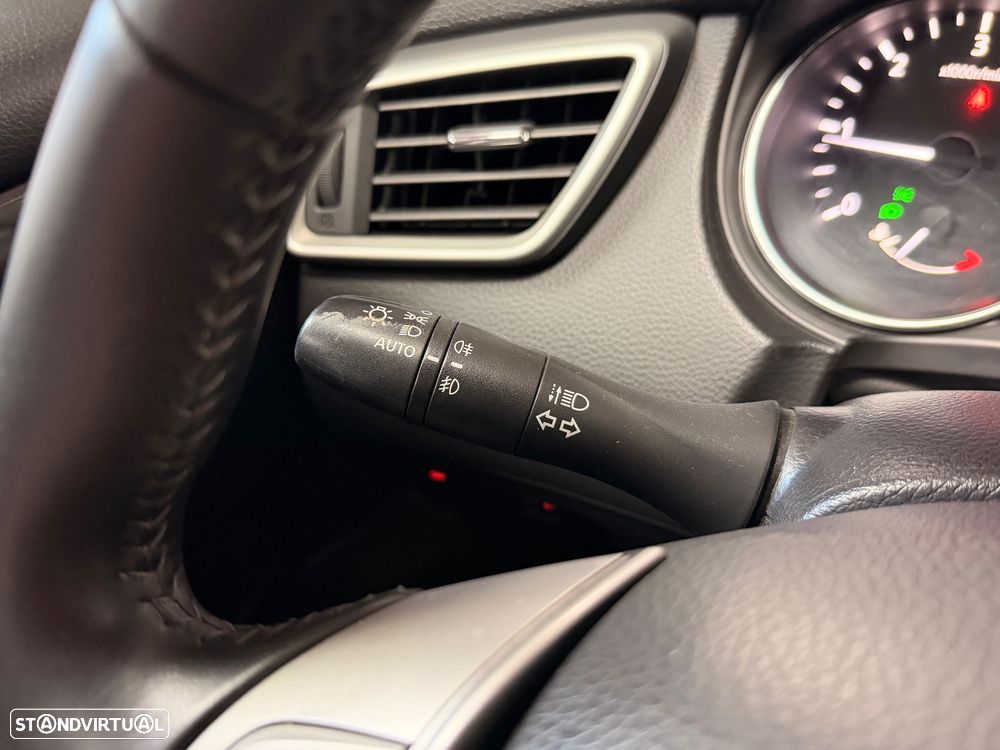Nissan Qashqai 1.5 dCi N-Connecta 18 - 26