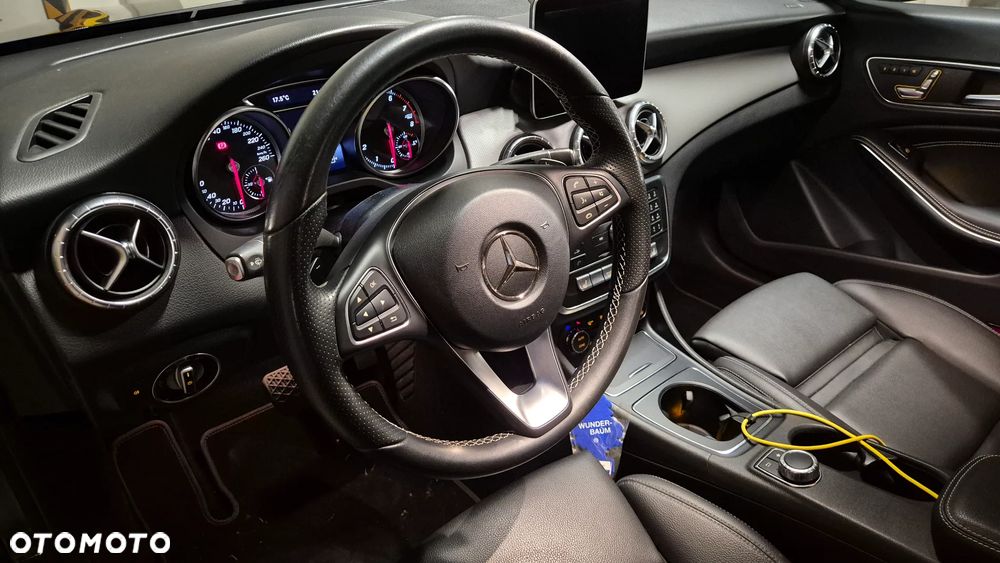Mercedes-Benz CLA 250 4Matic 7G-DCT AMG Line - 12
