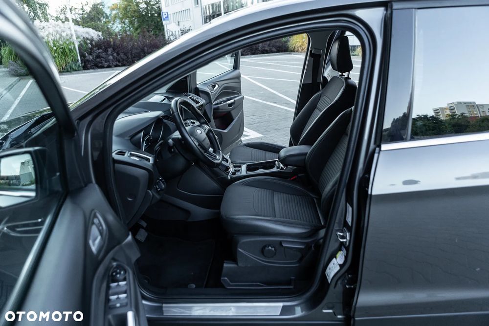 Ford Kuga - 24