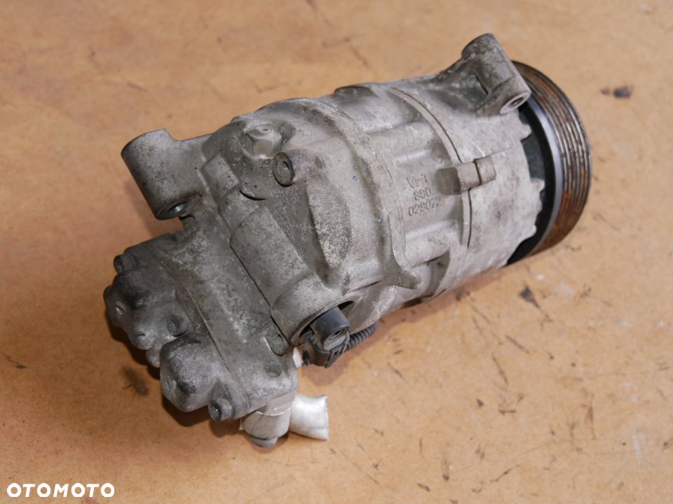 SPRĘŻARKA KLIMATYZACJI BMW E87 2.0B 08' 9182794-02 - 2