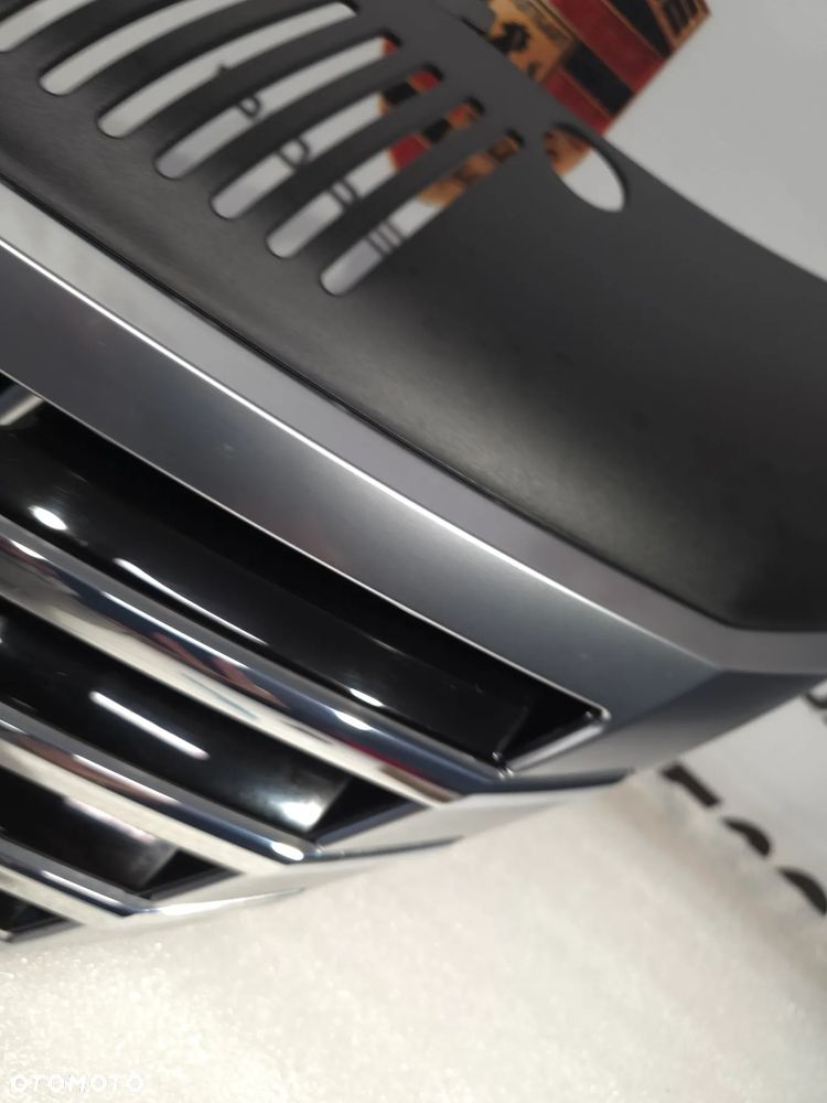 VW PASSAT CC 3C8 LIFT ZWYKŁY / R-LINE BARDZO ŁADNA ATRAPA / GRILL PRZEDNI PRZÓD W SATYNIE , NR 3C8853653A , NR AUKCJI GL851 - 7