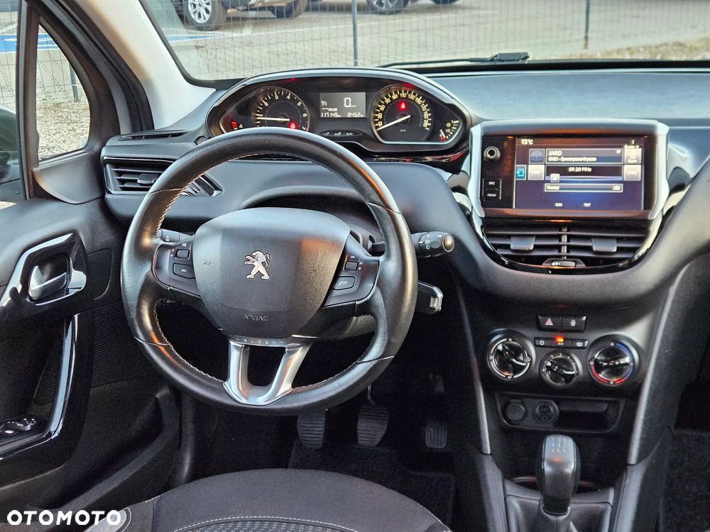 Peugeot 208 82 PureTech Style - 14
