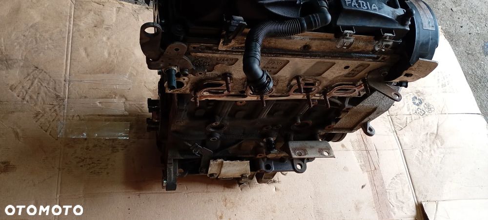 Silnik słupek blok silnika VW Audi Skoda Seat 1.6 TDI CAY - 5