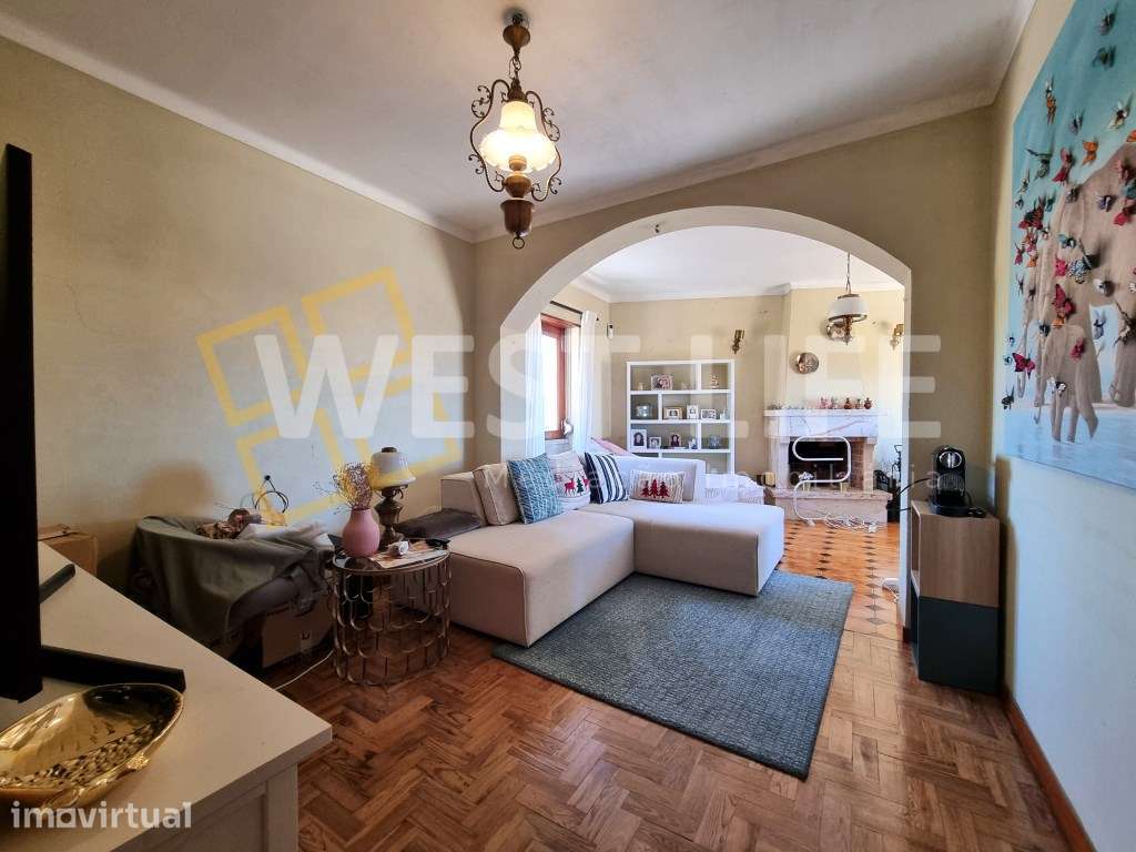 Moradia T2+2 com potencial de remodelação inserida num lote de 940m... - Grande imagem: 4/20