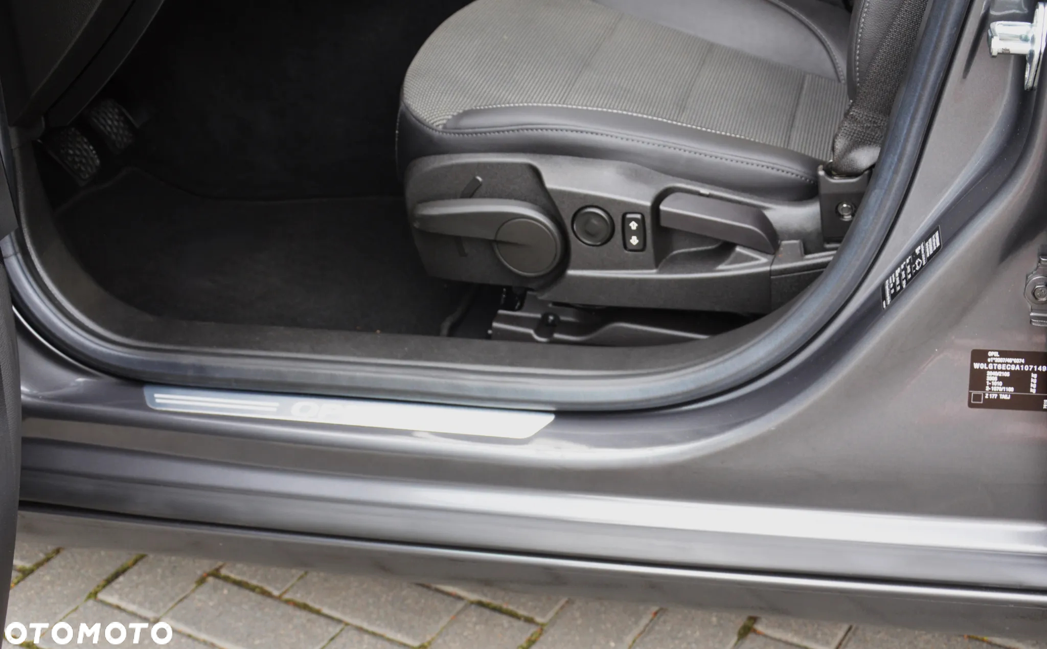 Opel Insignia 1.8 Cosmo - 19