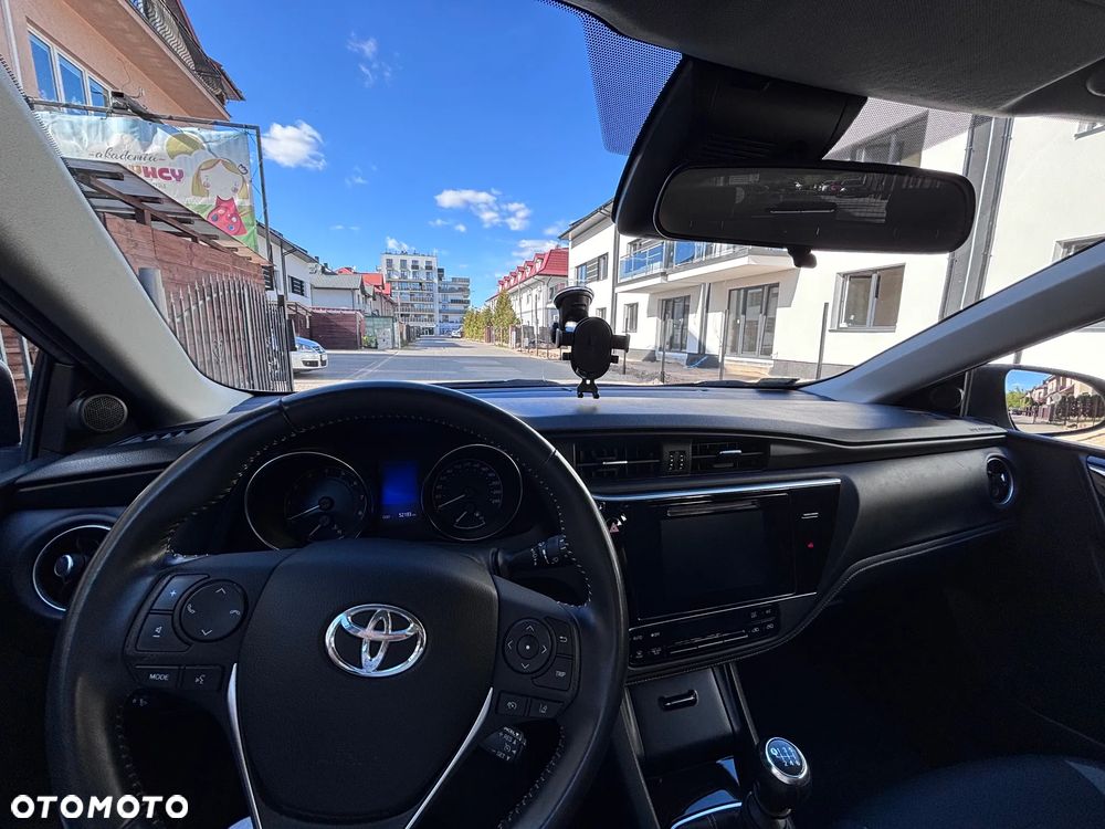Toyota Auris 1.6 Premium - 18