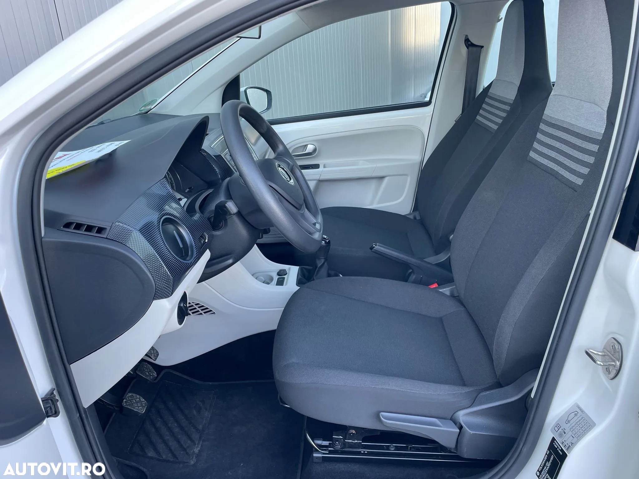 Volkswagen up! white style - 11