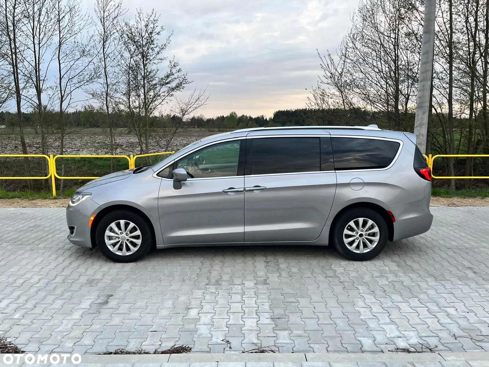 Chrysler Pacifica - 32