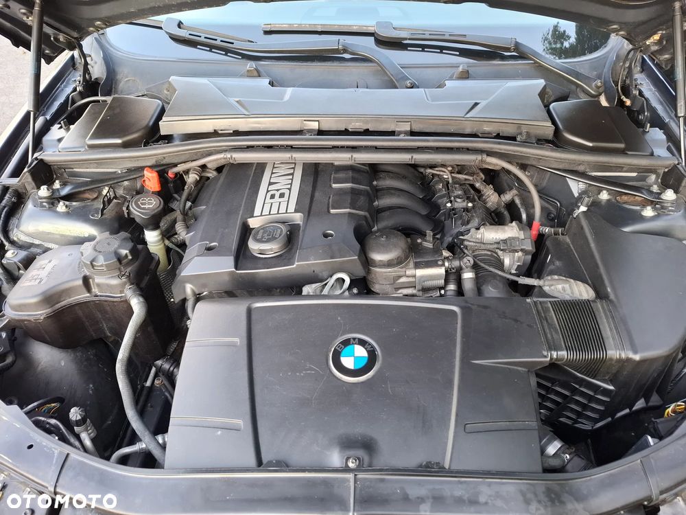 BMW Seria 3 320i Touring - 15