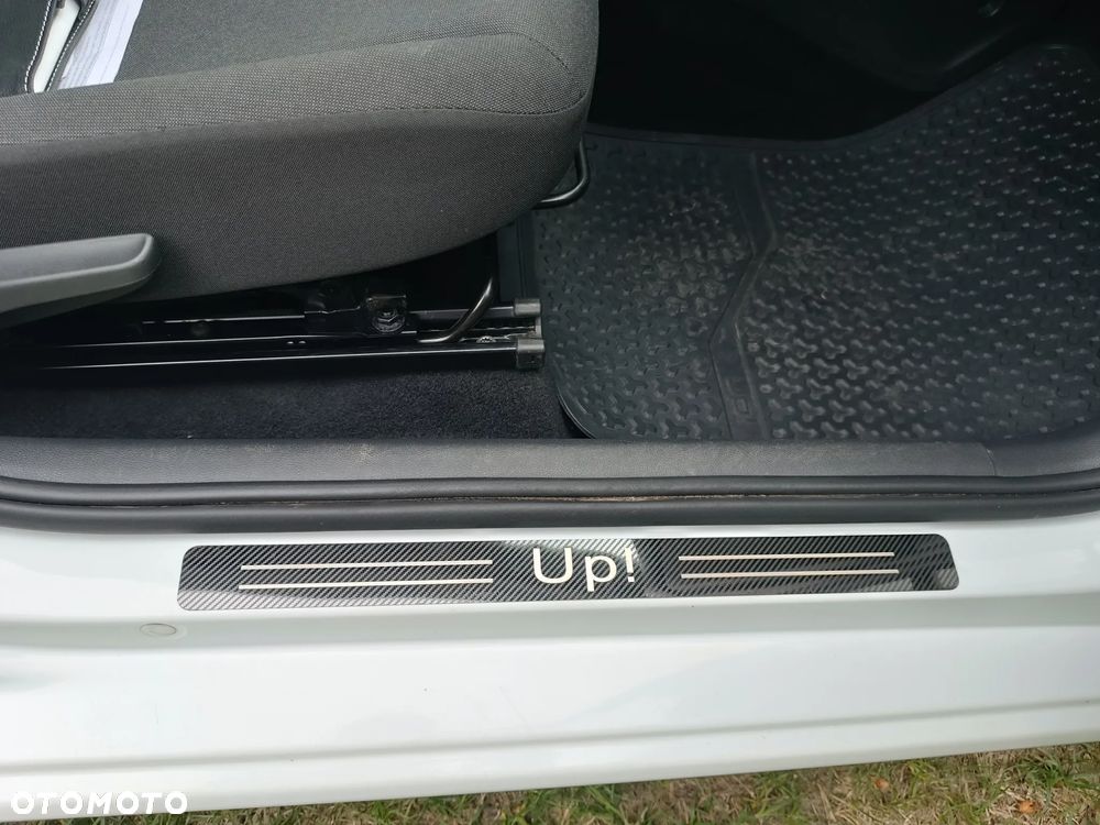 Volkswagen up! 1.0 White Style - 16
