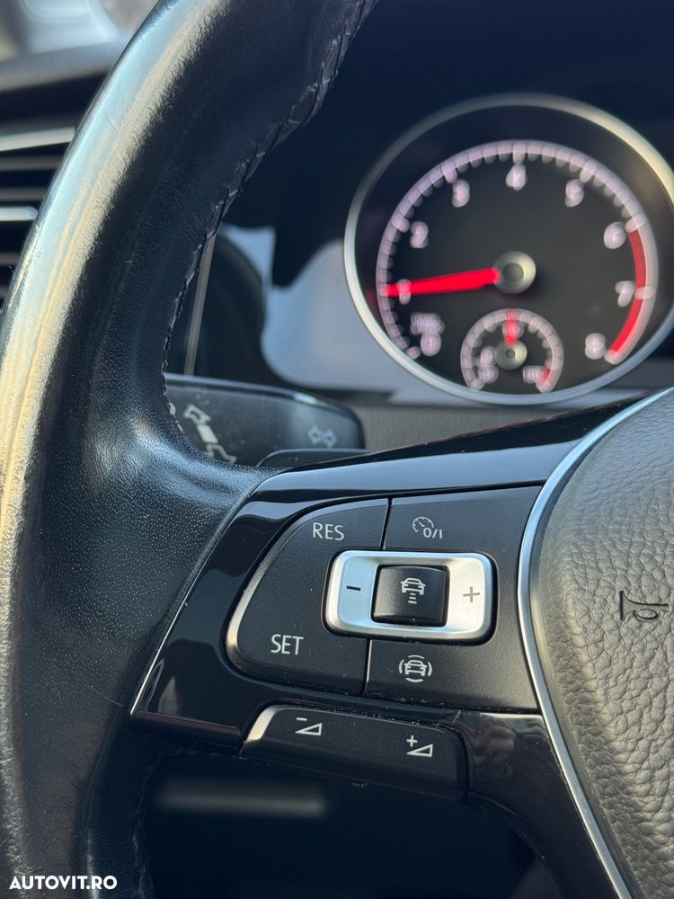 Volkswagen Golf 1.5 TSI DSG Highline - 23