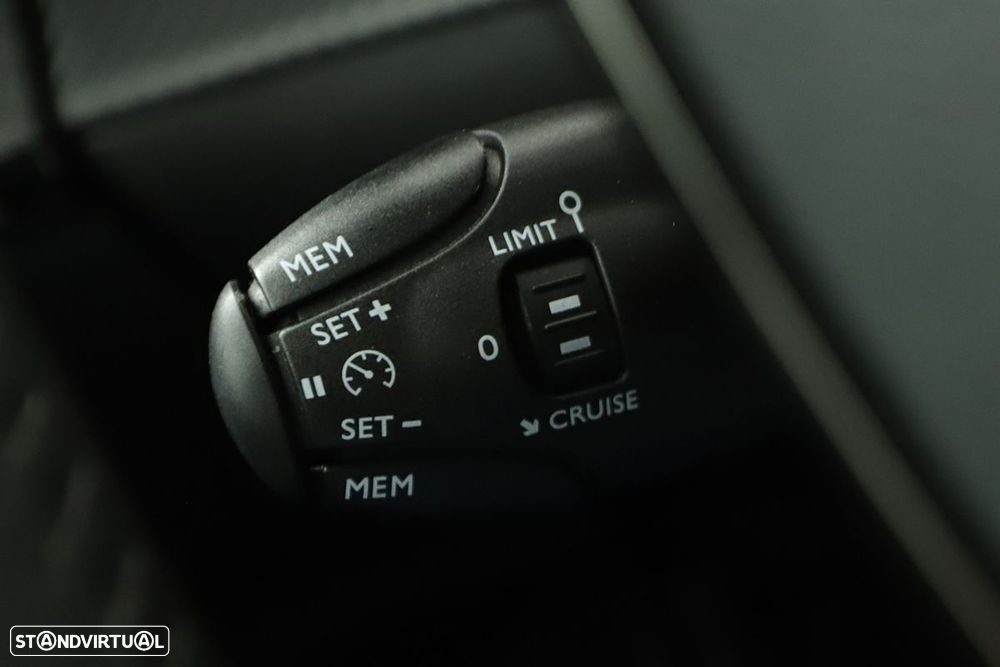 Peugeot 2008 1.2 PureTech Allure EAT8 - 16