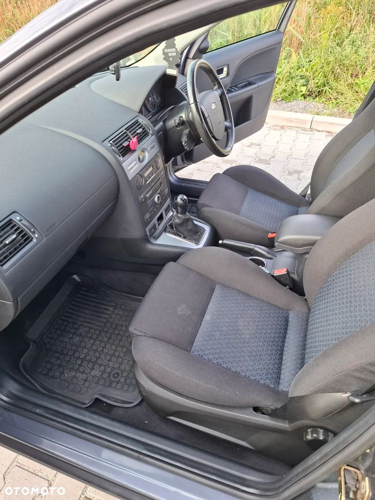 Ford Mondeo 1.8 Trend - 15