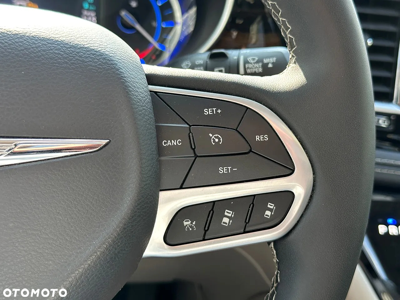 Chrysler Pacifica - 28