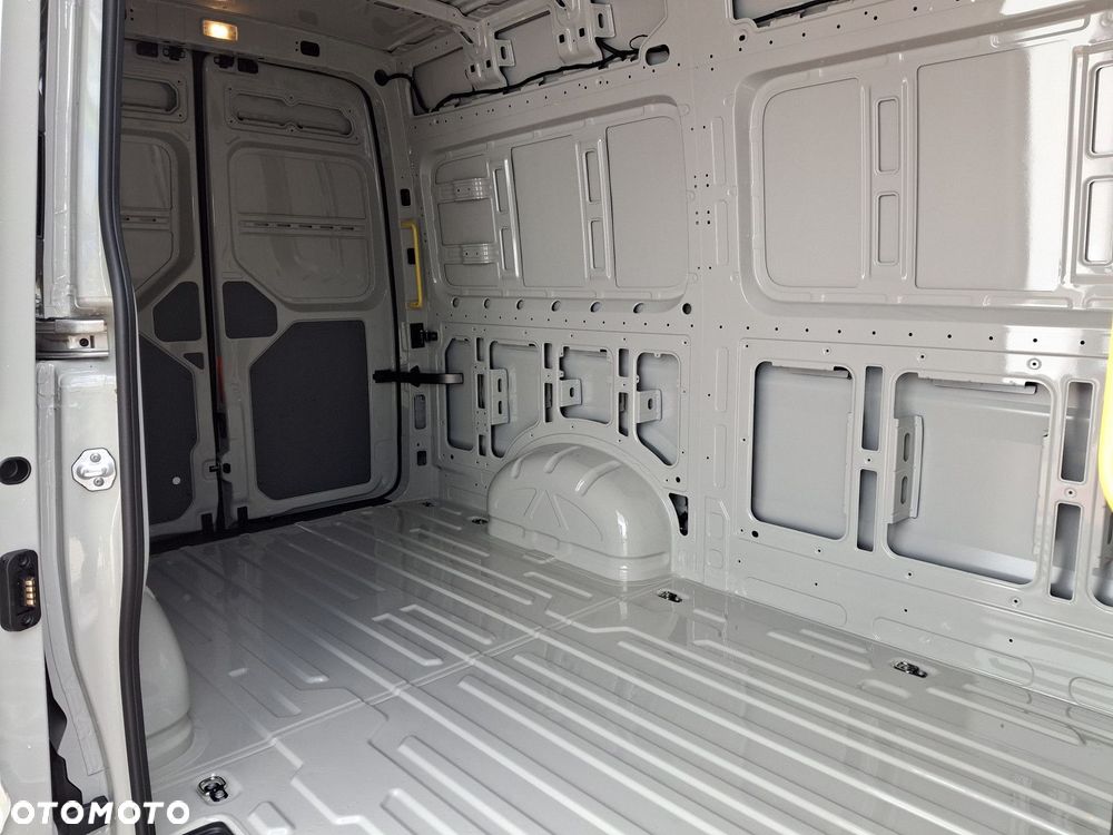 Volkswagen Crafter - 13