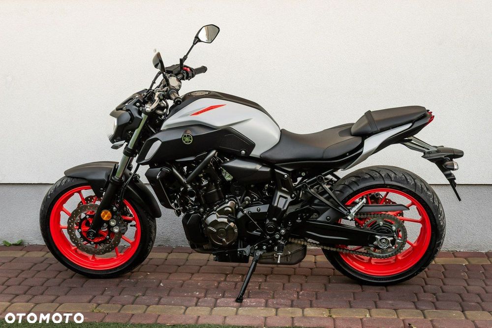Yamaha MT - 6