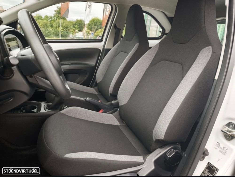 Toyota Aygo X Play - 8
