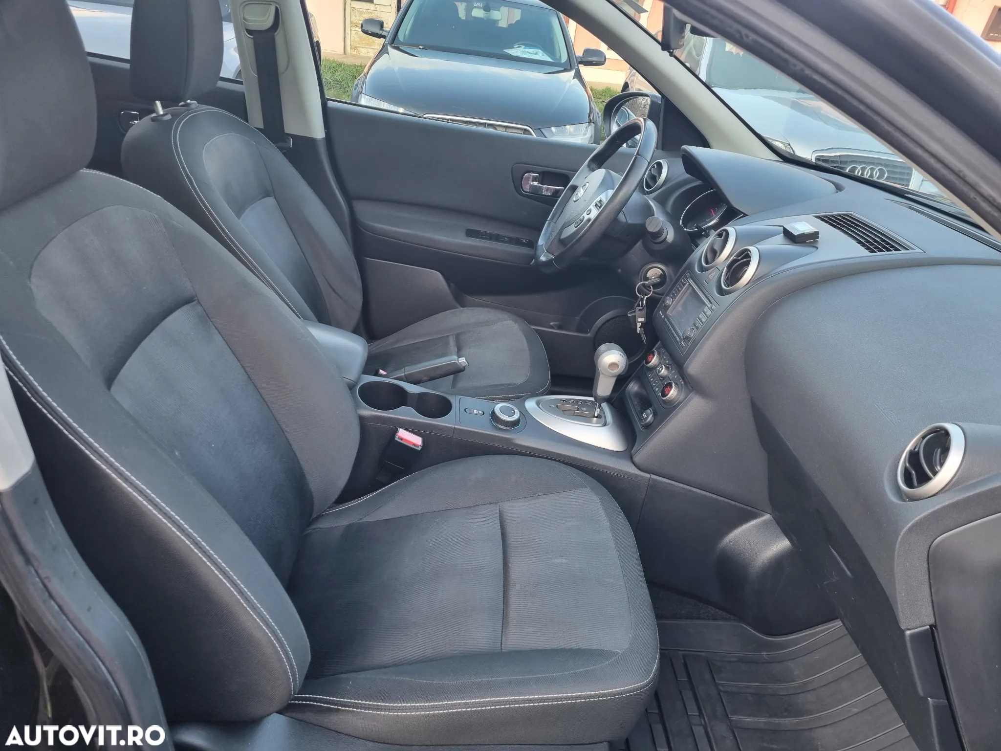Nissan Qashqai 2.0 DCI 4 x 4 DPF Aut tekna - 33