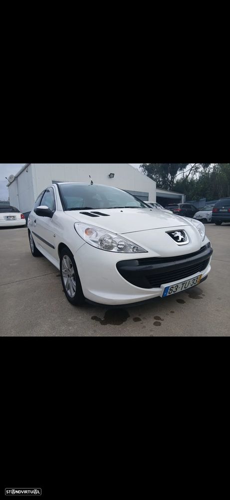 Peugeot 206 2011 photo 3
