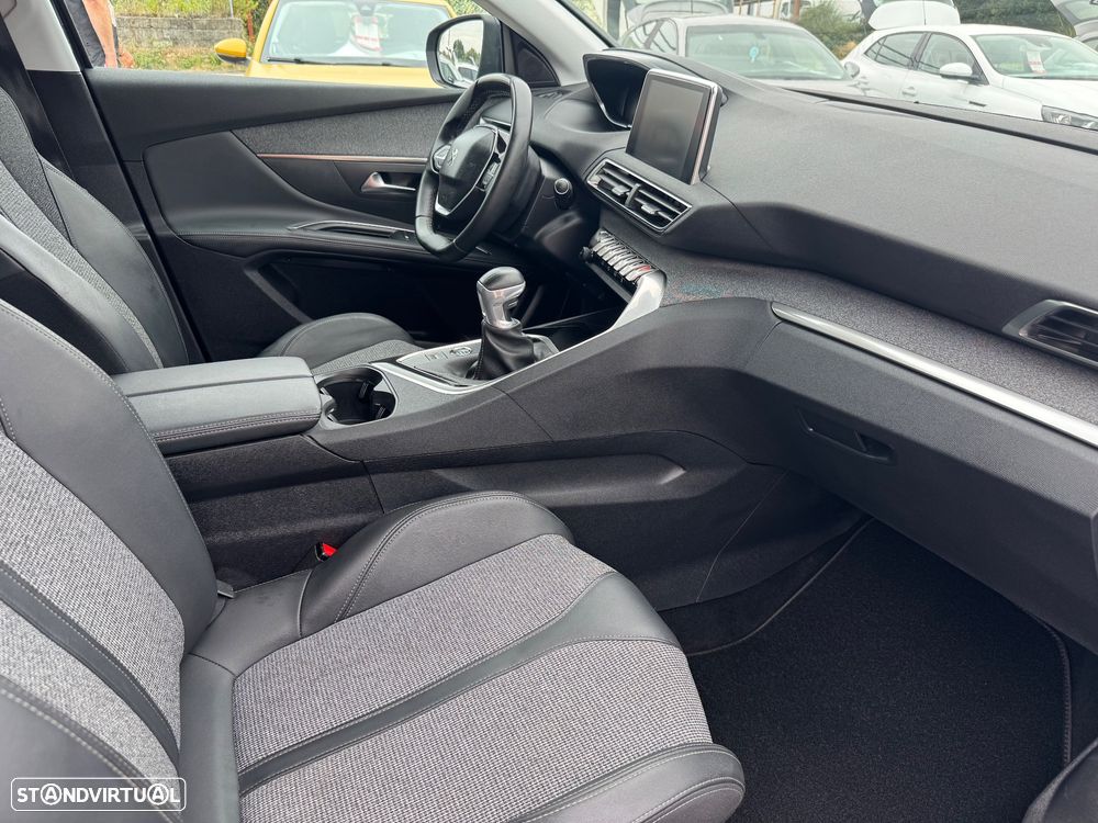 Peugeot 5008 1.2 PureTech Allure - 22