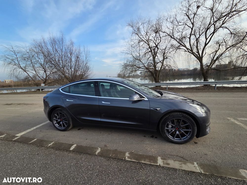 Tesla Model 3 - 8