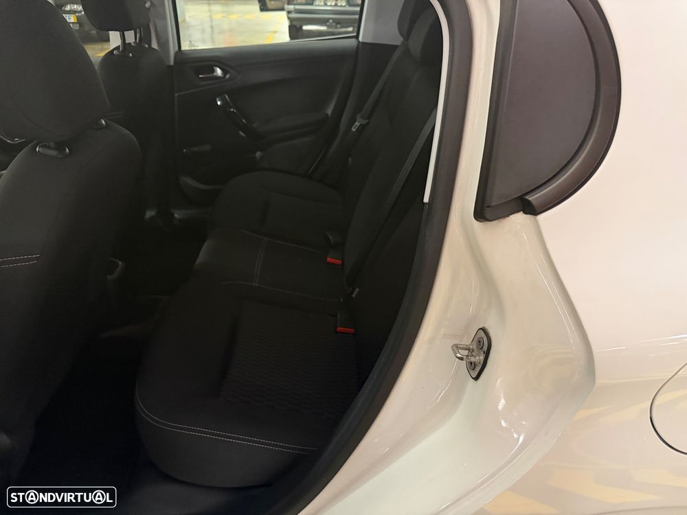 Peugeot 208 PureTech 68 Access - 12