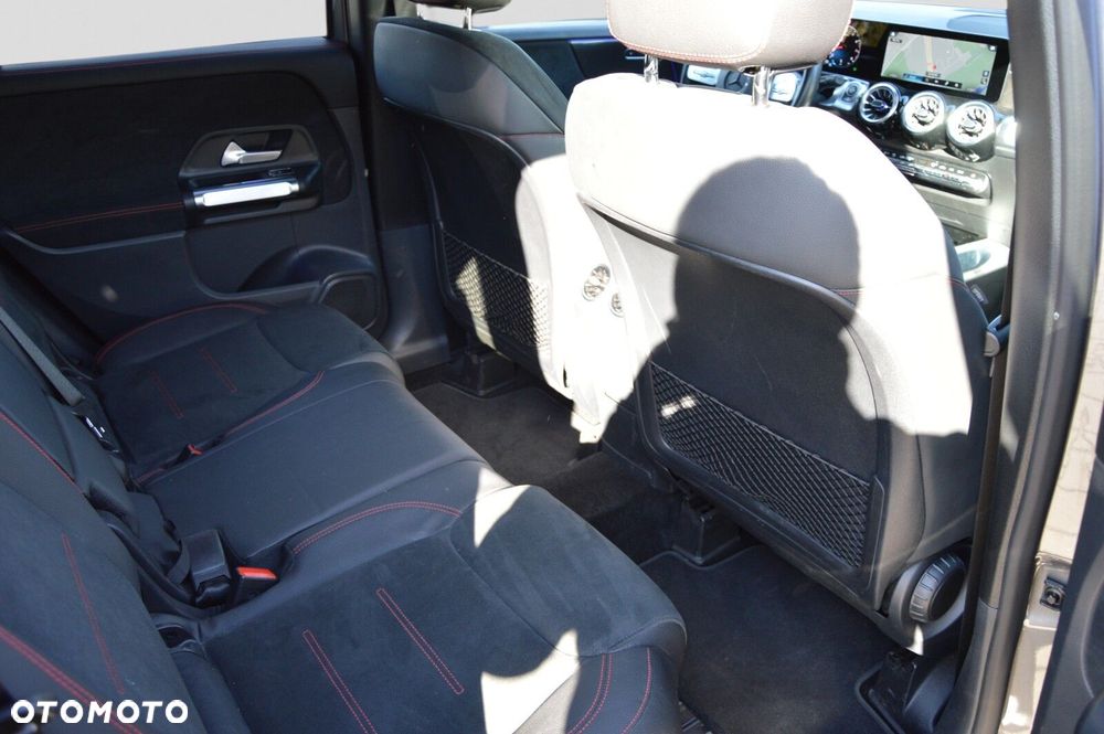 Mercedes-Benz GLB - 21