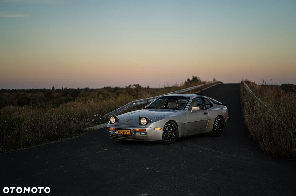 Porsche 944
