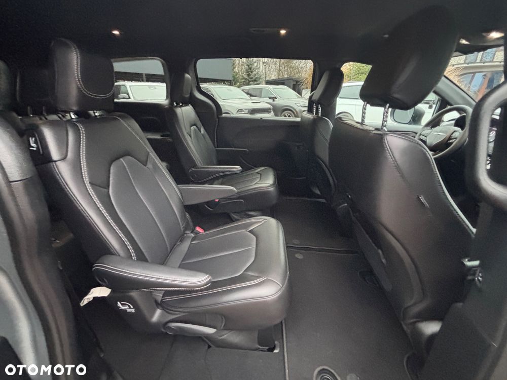 Chrysler Pacifica - 23