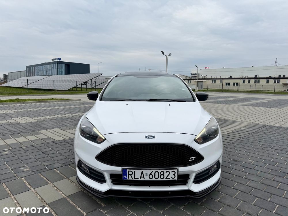 Ford Focus 2.0 EcoBoost ST mit Leder-Sport-Paket - 15