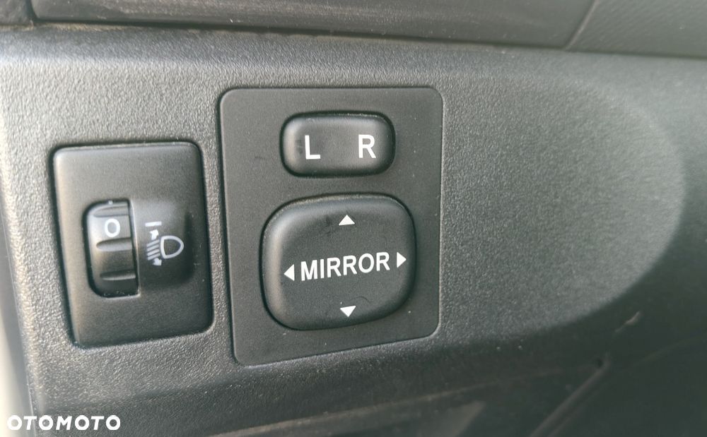 Daihatsu Charade Standard - 32