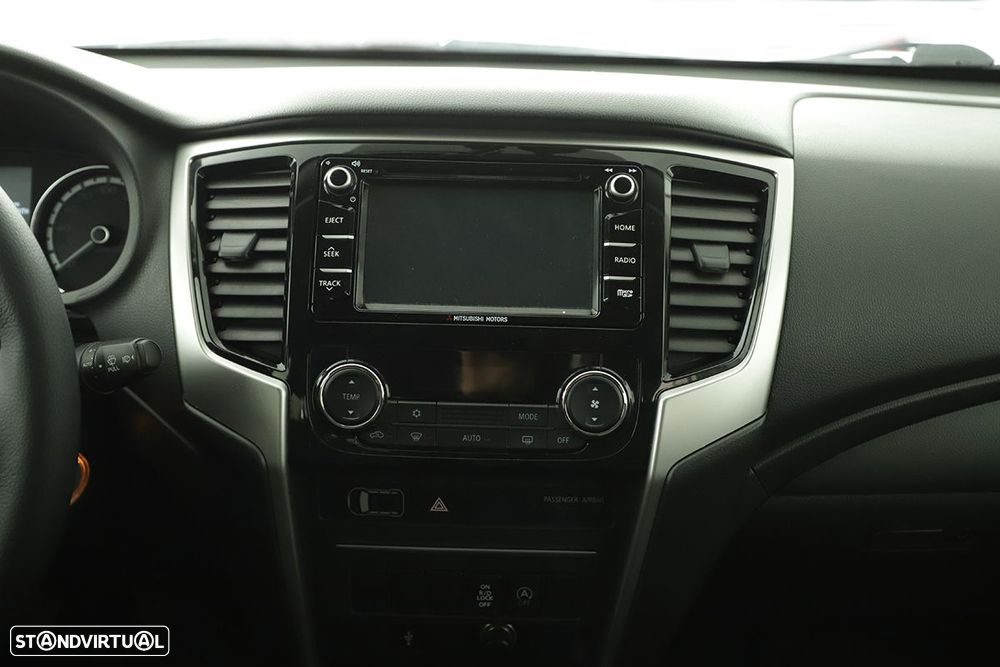 Mitsubishi l200 ver-2-3-di--d-strakar-club-intense-4wd - 9