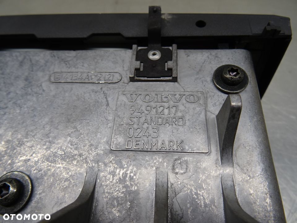 VOLVO V70 II 00-04 2.4D RADIO HU-603 9491217 - 6