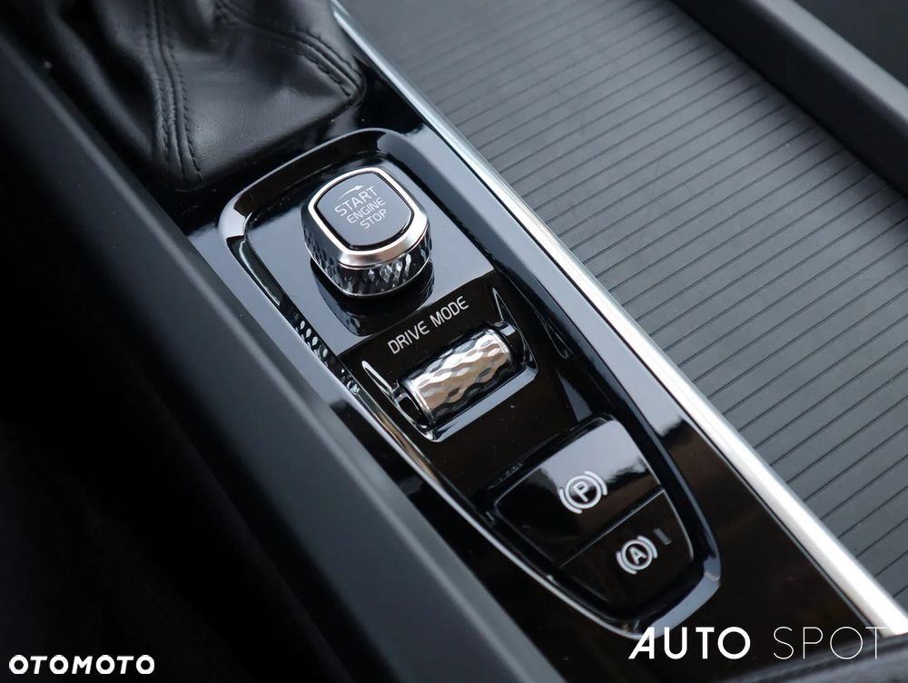 Volvo XC 60 T5 Momentum Pro - 38