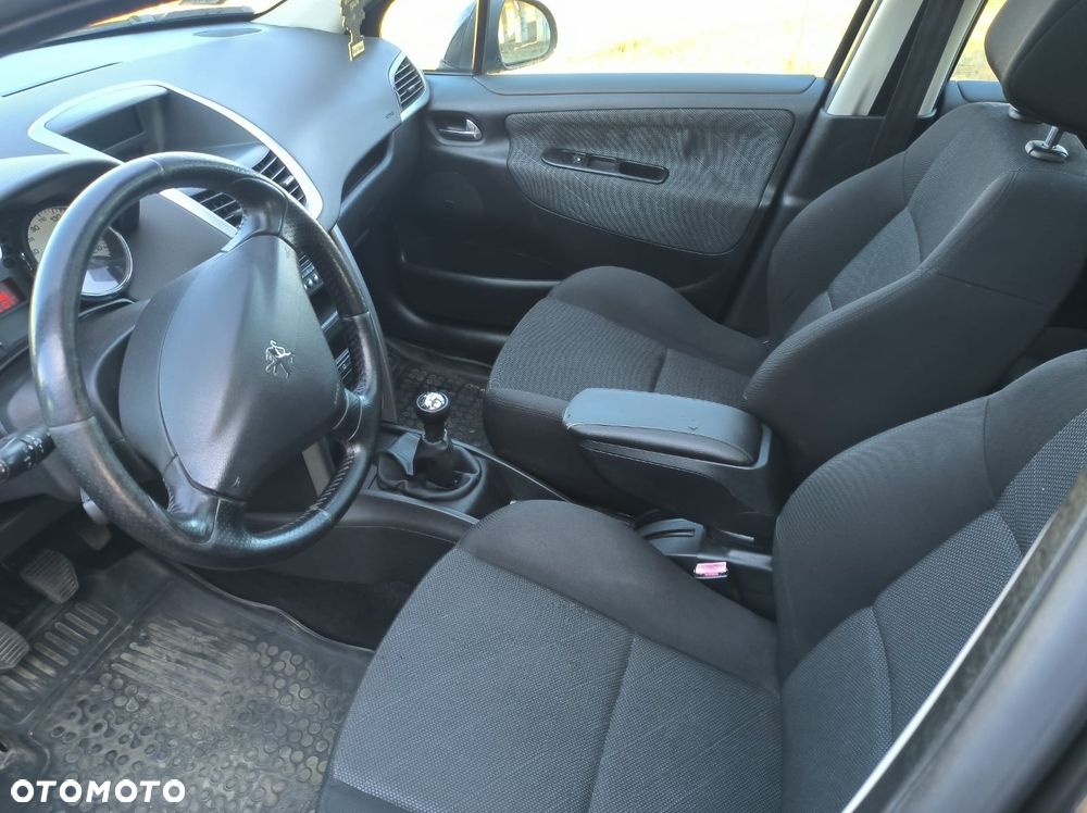 Peugeot 207 - 12
